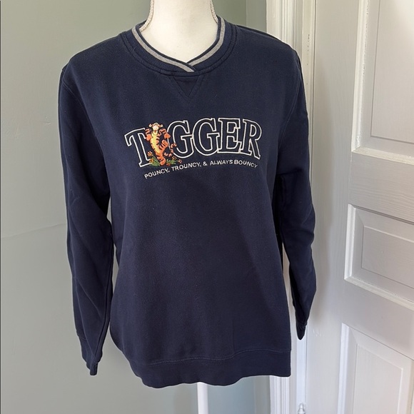 Vintage Pooh Navy Blue Tigger Sweatshirt Size Medium - Picture 1 of 5
